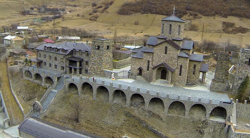 Аланский успенский монастырь северная. Фиагдонский монастырь Северная Осетия. Аланский монастырь Фиагдон. Владикавказ Аланский Успенский мужской монастырь. Аланский Успенский монастырь Северная Осетия.